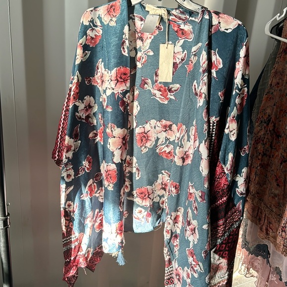 Mystree Sweaters - Brand new kimono floral